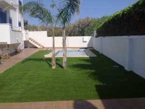 efigrass-cesped-zona-piscina-2